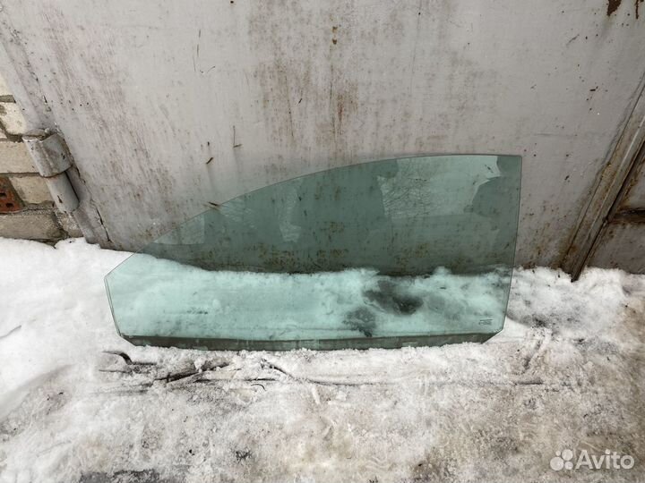 Стекло передней левой двери VW New Beetle A4