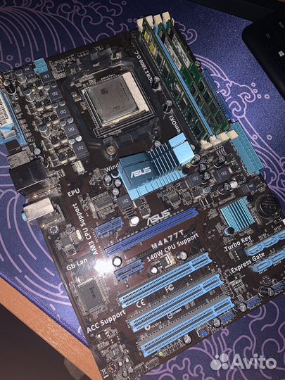 Материнская плата с процессором и памятью