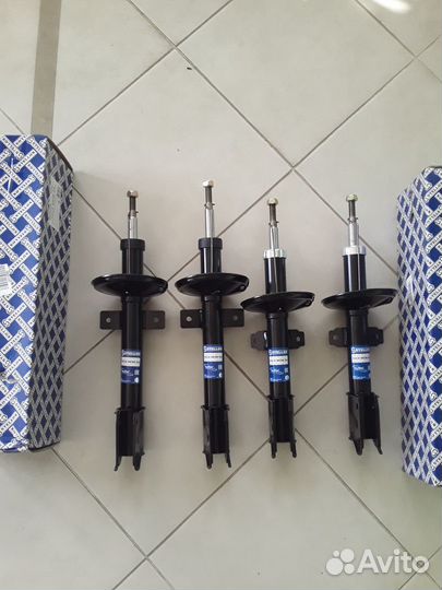 Амортизатор передний Renault duster