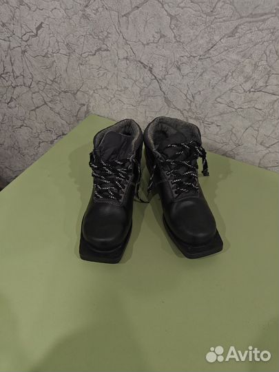 Лыжные ботинки