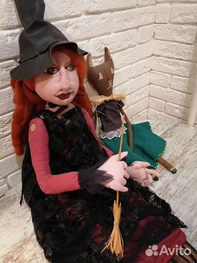 Кукла добрая колдунья со своей подругой кошечкой