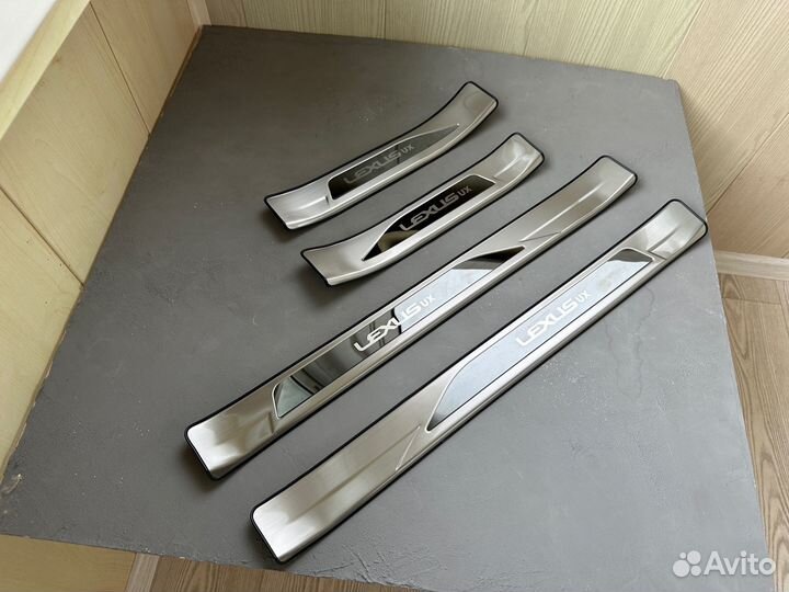 Lexus UX200 накладки на пороги Lexus UX250h