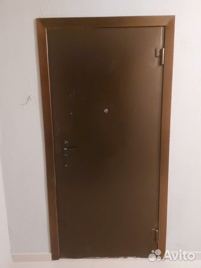 Дверь входная металлическая от застройщика