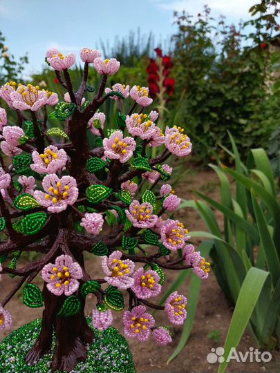 Ручная работа, сакура из бисера