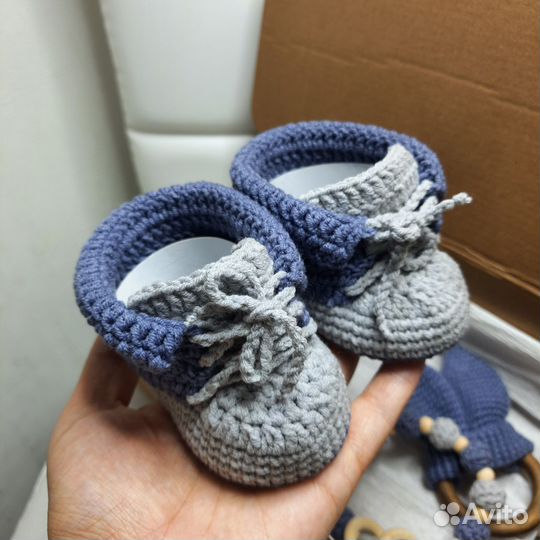 Вязаные игрушки для новорожденных