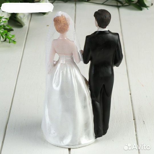 Статуэтка жених и невеста
