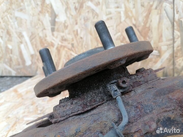 Infiniti QX56 JA60 Кулак передний левый в сборе