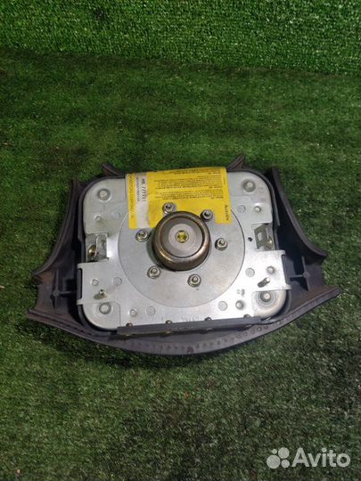 Подушка безопасности в руль Mitsubishi Carisma