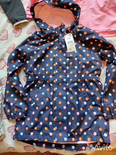 Новые куртки на девочку 128/134
