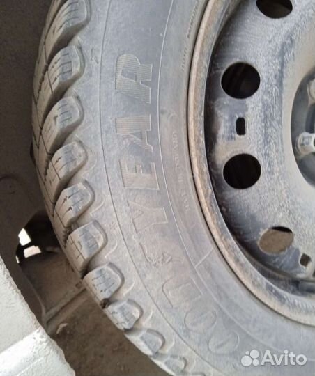 Goodyear UltraGrip 165/65 R15