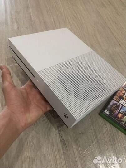 Xbox one s 1tb с играми