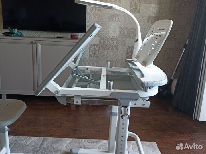 Письменный стол для школьника