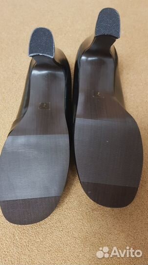 Итальянские лаковые черные туфли