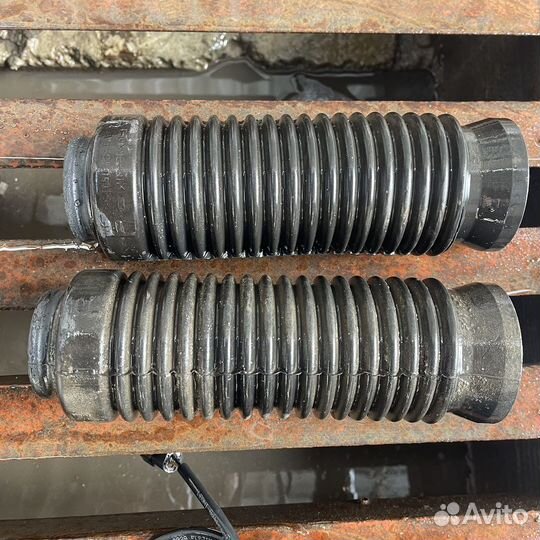 Продам переднюю подвеску на infinity QX70