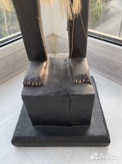 Статуэтка деревянная