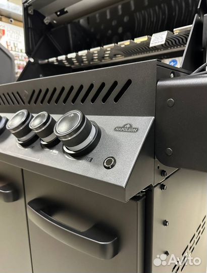 Газовый гриль Napoleon Phantom Prestige 500