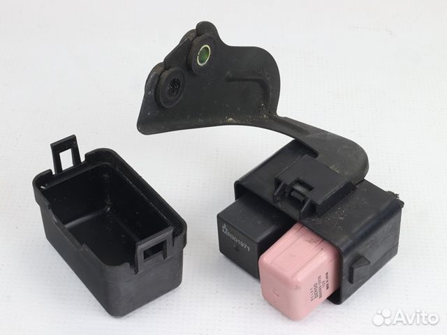 Блок реле тормозной системы Mitsubishi Pajero 3