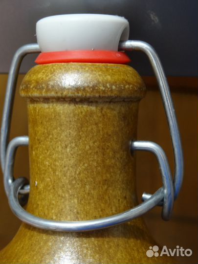 Бутылка с бугельной пробкой