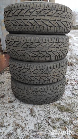 Tigar SUV Ice 215/65 R16 102T