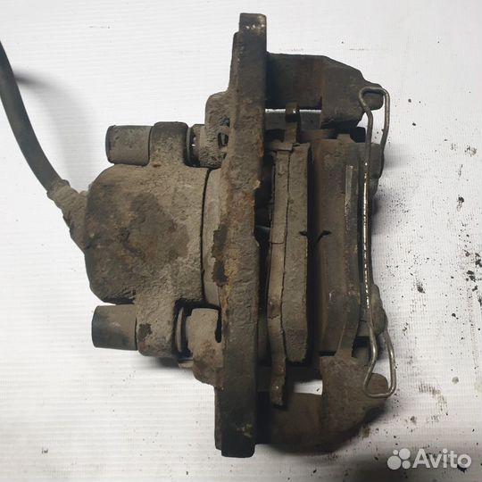 Суппорт передний правый kia clarus