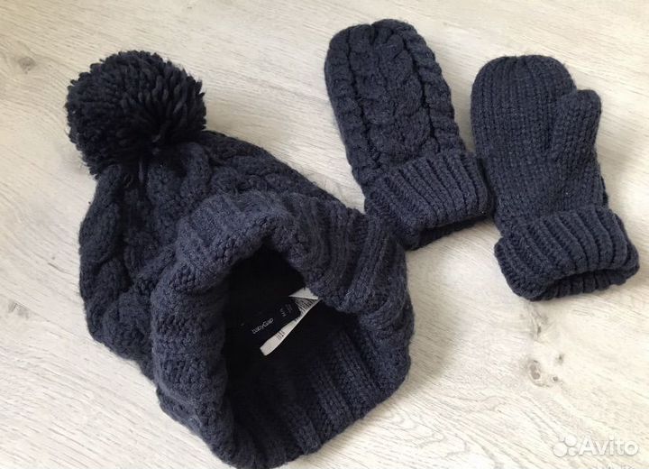 Варежки и шапка