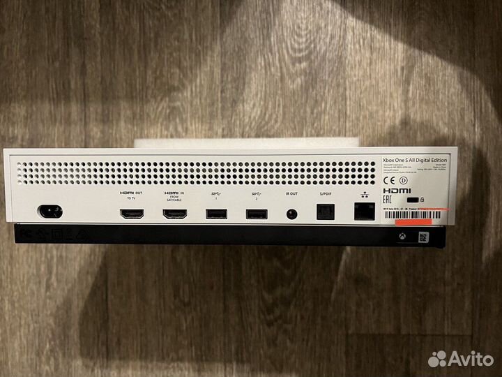 Xbox One S/1Tb/2 геймпада/игра