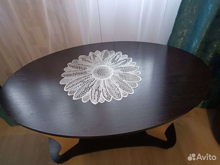 Журнальный столик на колесах