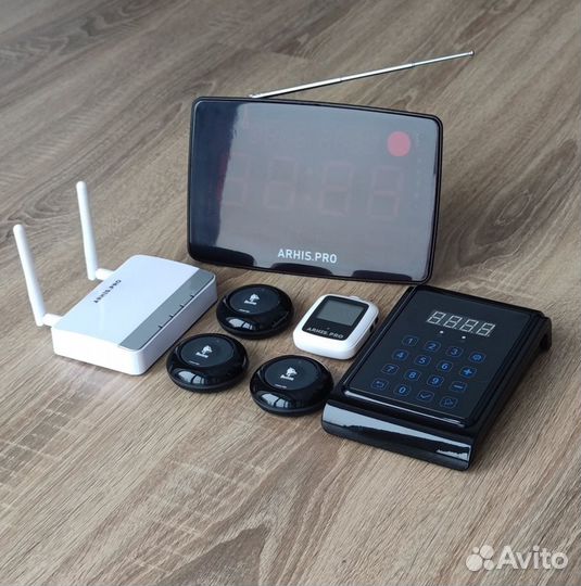 Кнопка вызова официанта, часы, табло, пуль, репите