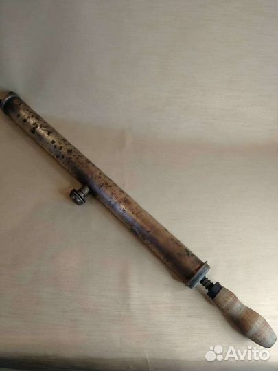 Старинный латуневый насос-опрыскиватель
