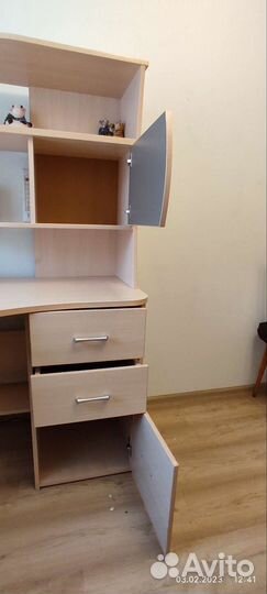 Угловой письменный стол бу с полками