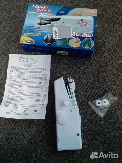 Машинка новая швейная компактная ручная