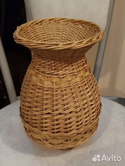 Ваза плетёная настольная