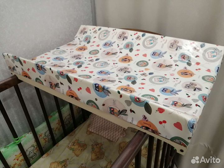 Пеленальная доска на кроватку