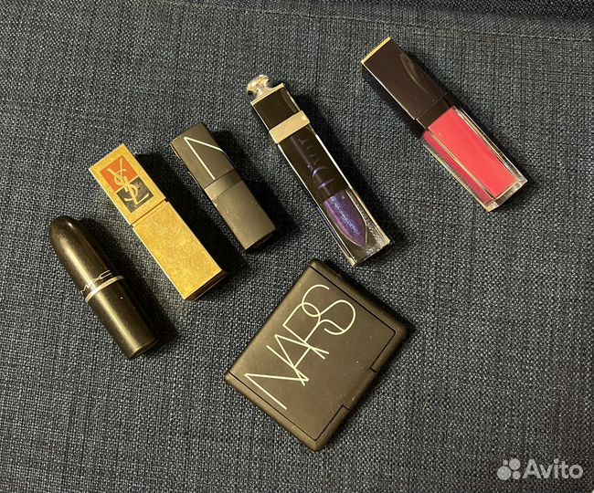 Помады и тени