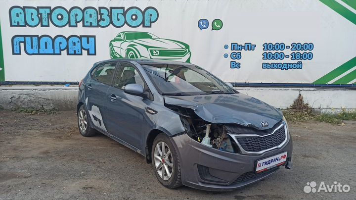 Накладка декоративная Kia Rio 3. Дефект