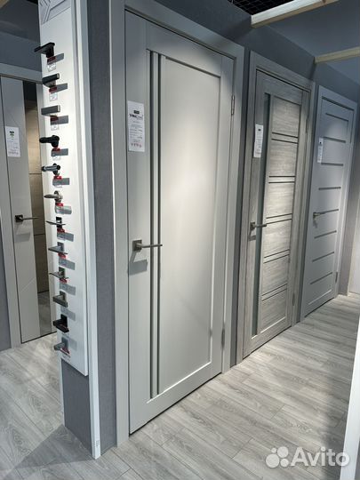 Двери межкомнатные серые Xline8