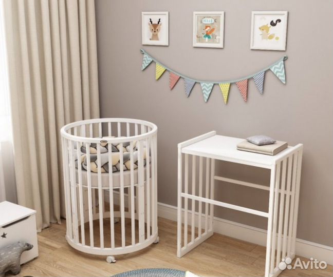 Детская кроватка с маятником круглая