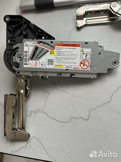 Вертикальный подъемный маханизм blum 20L200-1104