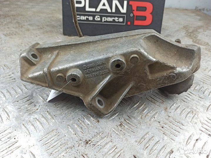 Кронштейн двигателя Audi 80