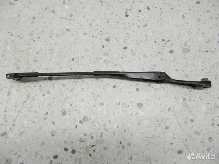 Поводок стеклоочистителя передний левый Mercedes-B