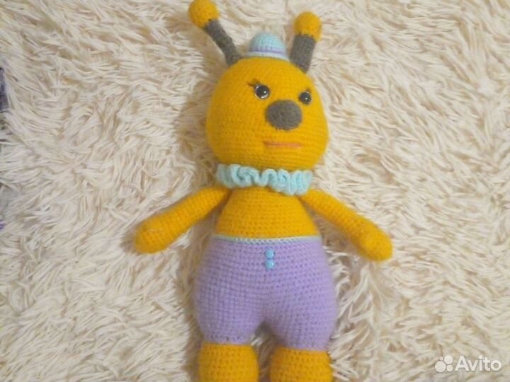 Пчела, сшита руками