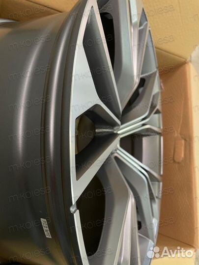 Диски NEW Audi Q8 Q7 R21