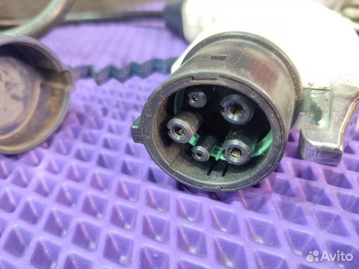 Зарядное устройство Nissan Leaf AZE0-061302 EM57