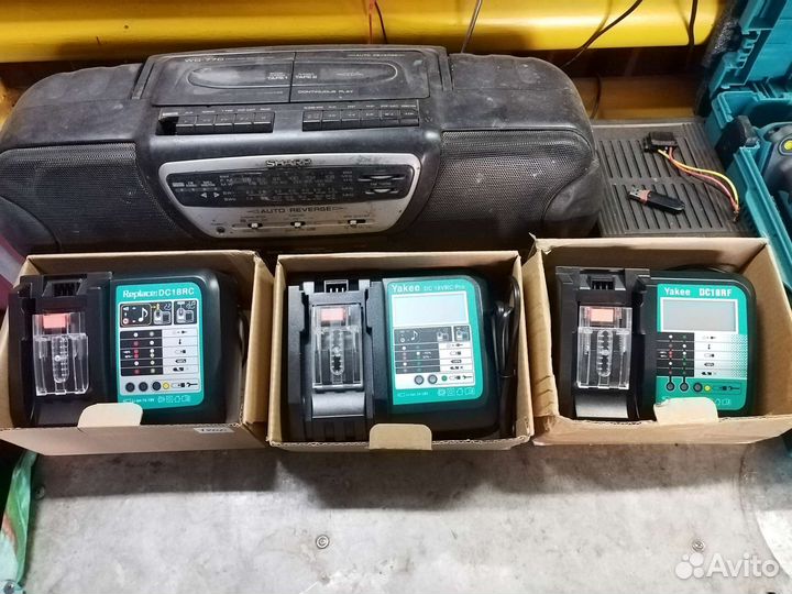 Зарядное устройство для аккумуляторов Makita