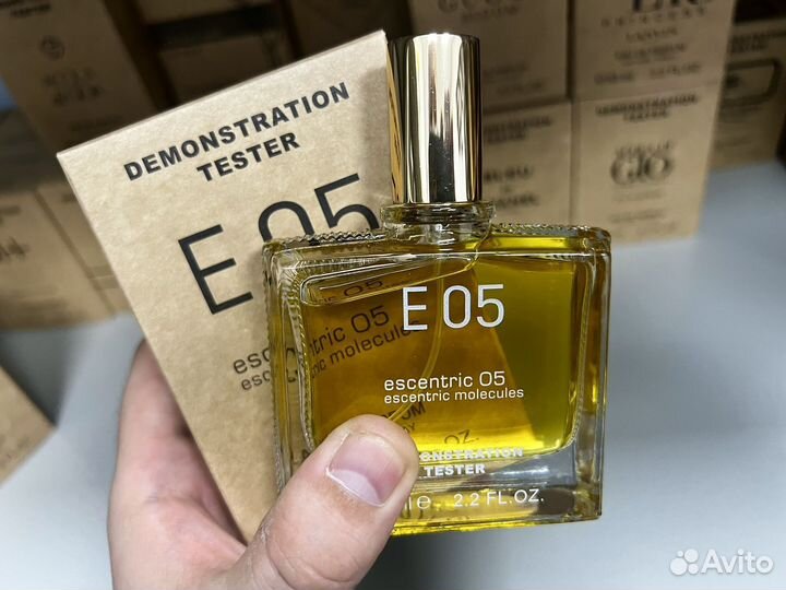 Escentric molecules 05