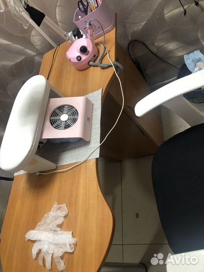 Маникюрный стол