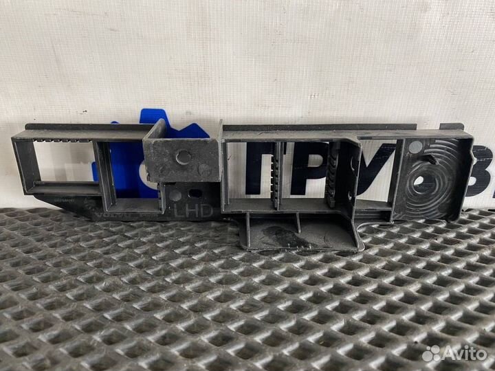 Кронштейн (крепление) левый Volvo FH4 82437925