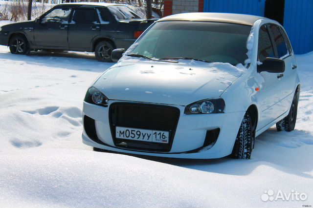 Авито новосибирск бампер. Калина с белым дефлектором капота.
