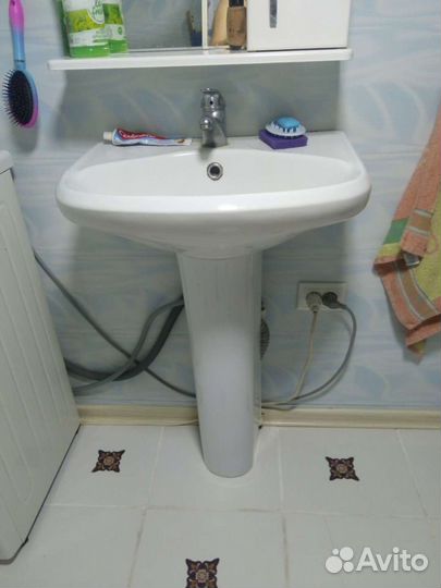 Раковина с тумбой