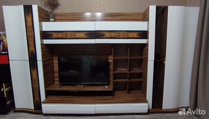 Стенка в гостиную